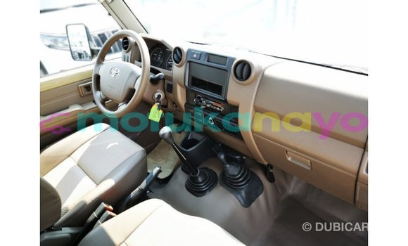 Buy Import Toyota Land Cruiser Beige Car in Import - Dubai in Bandundu Buy Import Toyota Land Cruiser Beige Car in Import - Dubai in Bandundu