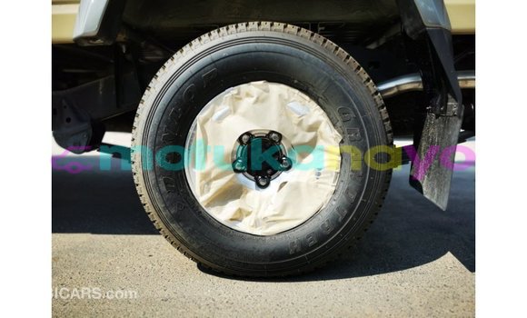 Buy Import Toyota Land Cruiser Beige Car in Import - Dubai in Bandundu Buy Import Toyota Land Cruiser Beige Car in Import - Dubai in Bandundu