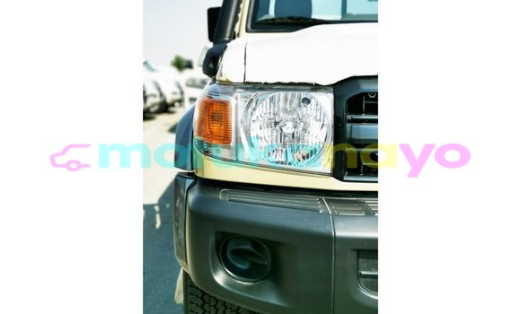 Buy Import Toyota Land Cruiser Beige Car in Import - Dubai in Bandundu Buy Import Toyota Land Cruiser Beige Car in Import - Dubai in Bandundu