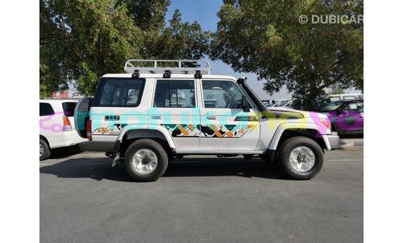 Buy Import Toyota Land Cruiser White Car in Import - Dubai in Bandundu Buy Import Toyota Land Cruiser White Car in Import - Dubai in Bandundu