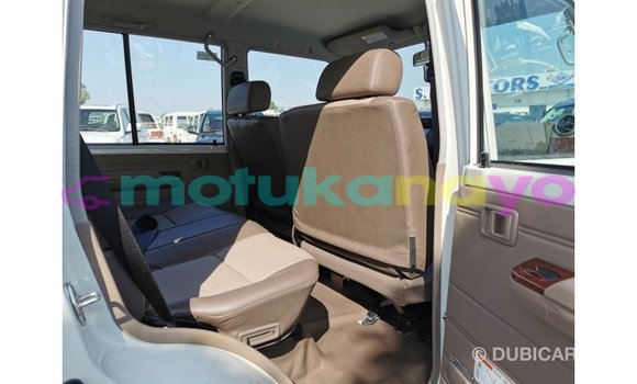 Buy Import Toyota Land Cruiser White Car in Import - Dubai in Bandundu Buy Import Toyota Land Cruiser White Car in Import - Dubai in Bandundu
