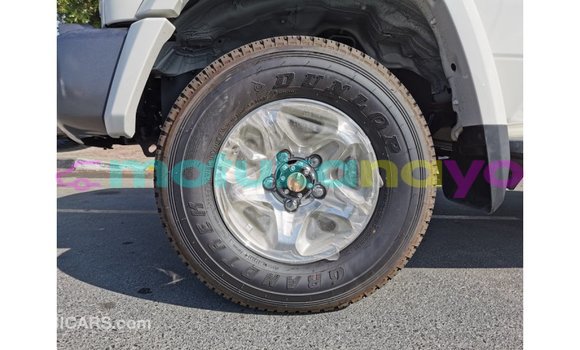 Buy Import Toyota Land Cruiser White Car in Import - Dubai in Bandundu Buy Import Toyota Land Cruiser White Car in Import - Dubai in Bandundu