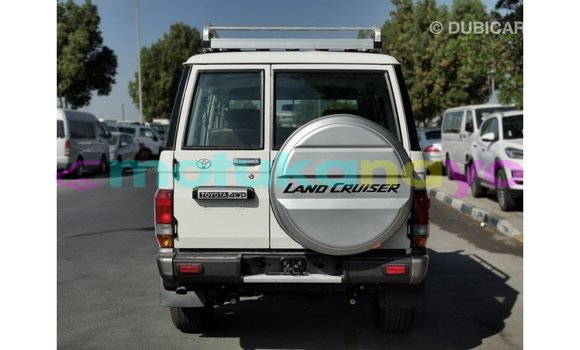 Buy Import Toyota Land Cruiser White Car in Import - Dubai in Bandundu Buy Import Toyota Land Cruiser White Car in Import - Dubai in Bandundu