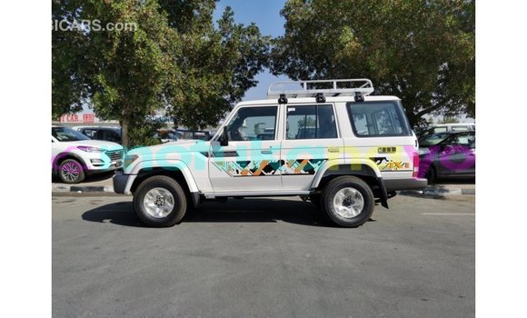 Buy Import Toyota Land Cruiser White Car in Import - Dubai in Bandundu Buy Import Toyota Land Cruiser White Car in Import - Dubai in Bandundu