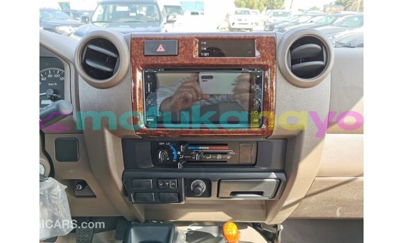 Buy Import Toyota Land Cruiser White Car in Import - Dubai in Bandundu Buy Import Toyota Land Cruiser White Car in Import - Dubai in Bandundu