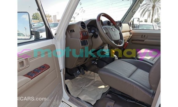 Buy Import Toyota Land Cruiser White Car in Import - Dubai in Bandundu Buy Import Toyota Land Cruiser White Car in Import - Dubai in Bandundu