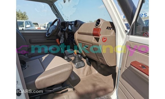 Buy Import Toyota Land Cruiser White Car in Import - Dubai in Bandundu Buy Import Toyota Land Cruiser White Car in Import - Dubai in Bandundu