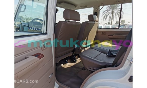 Buy Import Toyota Land Cruiser White Car in Import - Dubai in Bandundu Buy Import Toyota Land Cruiser White Car in Import - Dubai in Bandundu