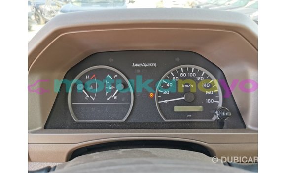 Buy Import Toyota Land Cruiser White Car in Import - Dubai in Bandundu Buy Import Toyota Land Cruiser White Car in Import - Dubai in Bandundu