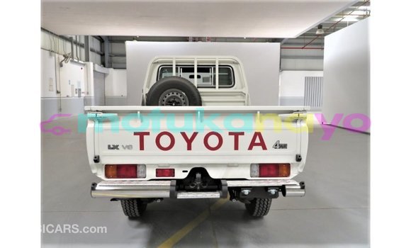 Buy Import Toyota Land Cruiser White Car in Import - Dubai in Bandundu Buy Import Toyota Land Cruiser White Car in Import - Dubai in Bandundu
