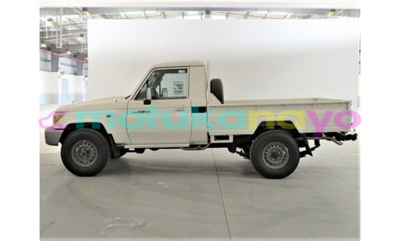 Buy Import Toyota Land Cruiser White Car in Import - Dubai in Bandundu Buy Import Toyota Land Cruiser White Car in Import - Dubai in Bandundu