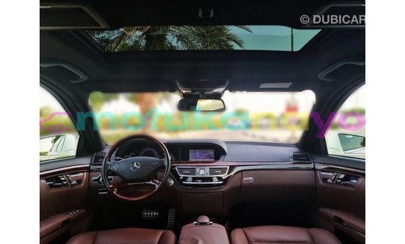 Buy Import Mercedes-Benz 190 (W201) White Car in Import - Dubai in Bandundu Buy Import Mercedes-Benz 190 (W201) White Car in Import - Dubai in Bandundu