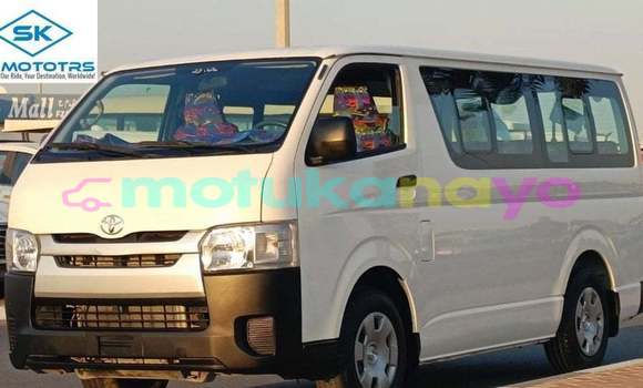 Acheter Import Voiture Toyota Hiace Blanc à Import - Dubai, Bandundu Acheter Import Voiture Toyota Hiace Blanc à Import - Dubai, Bandundu