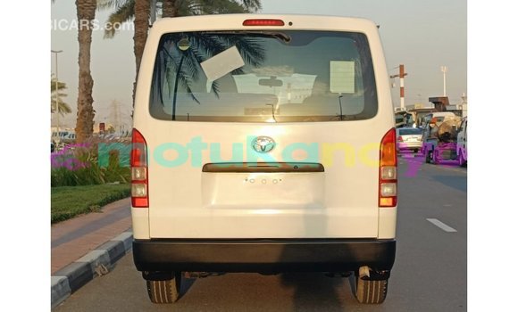 Acheter Import Voiture Toyota Hiace Blanc à Import - Dubai, Bandundu Acheter Import Voiture Toyota Hiace Blanc à Import - Dubai, Bandundu