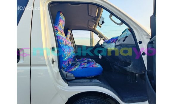 Acheter Import Voiture Toyota Hiace Blanc à Import - Dubai, Bandundu Acheter Import Voiture Toyota Hiace Blanc à Import - Dubai, Bandundu