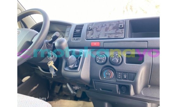 Buy Import Toyota Hiace White Car in Import - Dubai in Bandundu Buy Import Toyota Hiace White Car in Import - Dubai in Bandundu