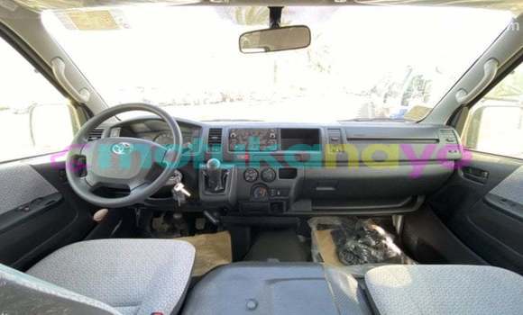 Buy Import Toyota Hiace White Car in Import - Dubai in Bandundu Buy Import Toyota Hiace White Car in Import - Dubai in Bandundu