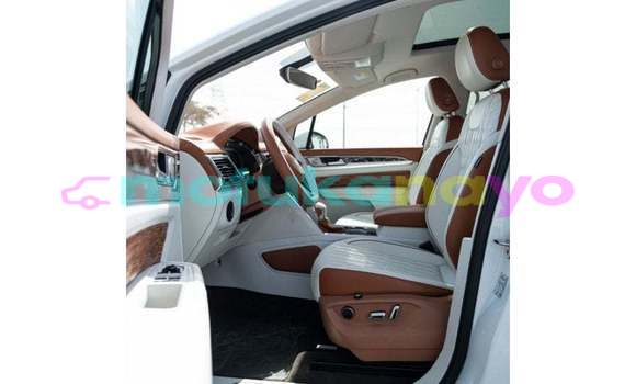 Buy Import Volkswagen TRUCK White Truck in Import - Dubai in Bandundu Buy Import Volkswagen TRUCK White Truck in Import - Dubai in Bandundu