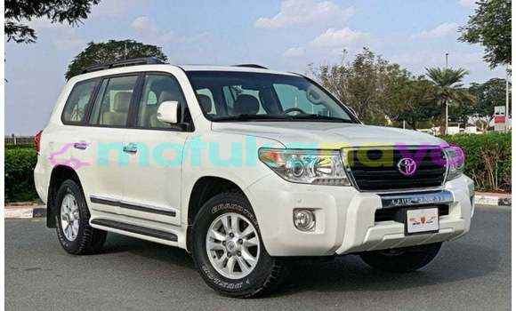 Buy Import Toyota Land Cruiser White Car in Import - Dubai in Bandundu Buy Import Toyota Land Cruiser White Car in Import - Dubai in Bandundu