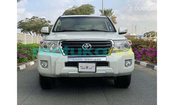 Buy Import Toyota Land Cruiser White Car in Import - Dubai in Bandundu Buy Import Toyota Land Cruiser White Car in Import - Dubai in Bandundu
