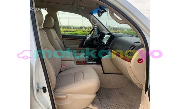 Buy Import Toyota Land Cruiser White Car in Import - Dubai in Bandundu Buy Import Toyota Land Cruiser White Car in Import - Dubai in Bandundu