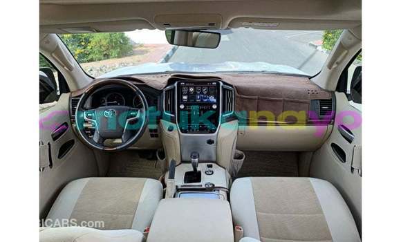 Buy Import Toyota Land Cruiser White Car in Import - Dubai in Bandundu Buy Import Toyota Land Cruiser White Car in Import - Dubai in Bandundu