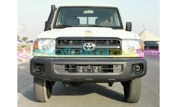 Buy Import Toyota Land Cruiser Beige Car in Import - Dubai in Bandundu Buy Import Toyota Land Cruiser Beige Car in Import - Dubai in Bandundu