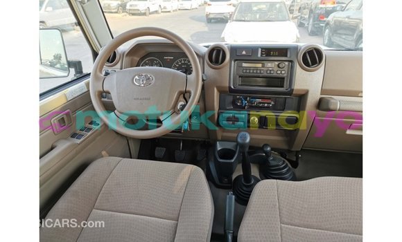 Buy Import Toyota Land Cruiser Beige Car in Import - Dubai in Bandundu Buy Import Toyota Land Cruiser Beige Car in Import - Dubai in Bandundu