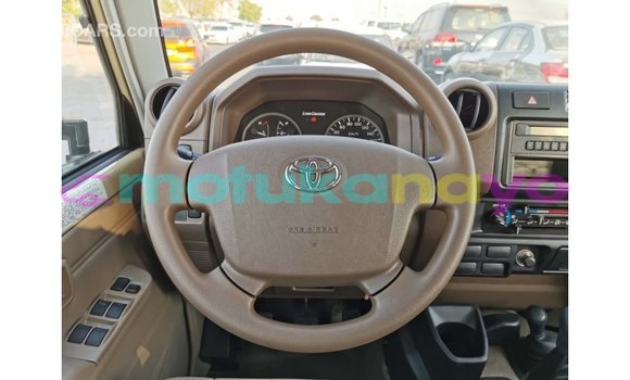 Buy Import Toyota Land Cruiser Beige Car in Import - Dubai in Bandundu Buy Import Toyota Land Cruiser Beige Car in Import - Dubai in Bandundu