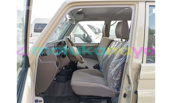 Buy Import Toyota Land Cruiser Beige Car in Import - Dubai in Bandundu Buy Import Toyota Land Cruiser Beige Car in Import - Dubai in Bandundu