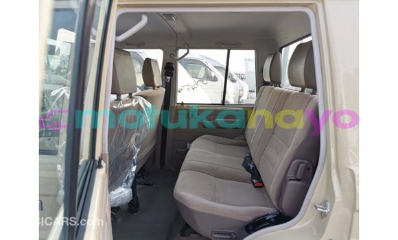 Buy Import Toyota Land Cruiser Beige Car in Import - Dubai in Bandundu Buy Import Toyota Land Cruiser Beige Car in Import - Dubai in Bandundu