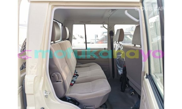 Buy Import Toyota Land Cruiser Beige Car in Import - Dubai in Bandundu Buy Import Toyota Land Cruiser Beige Car in Import - Dubai in Bandundu