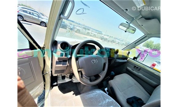 Buy Import Toyota Land Cruiser Beige Car in Import - Dubai in Bandundu Buy Import Toyota Land Cruiser Beige Car in Import - Dubai in Bandundu