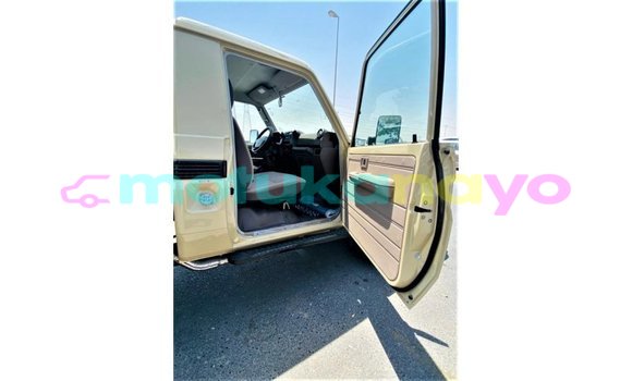 Buy Import Toyota Land Cruiser Beige Car in Import - Dubai in Bandundu Buy Import Toyota Land Cruiser Beige Car in Import - Dubai in Bandundu