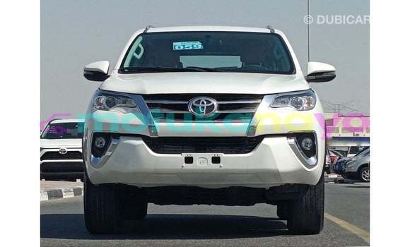 Acheter Import Voiture Toyota Fortuner Blanc à Import - Dubai, Bandundu Acheter Import Voiture Toyota Fortuner Blanc à Import - Dubai, Bandundu