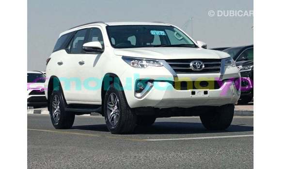 Acheter Import Voiture Toyota Fortuner Blanc à Import - Dubai, Bandundu Acheter Import Voiture Toyota Fortuner Blanc à Import - Dubai, Bandundu