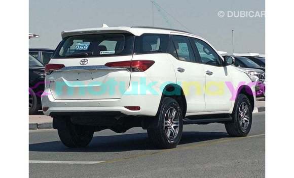 Acheter Import Voiture Toyota Fortuner Blanc à Import - Dubai, Bandundu Acheter Import Voiture Toyota Fortuner Blanc à Import - Dubai, Bandundu