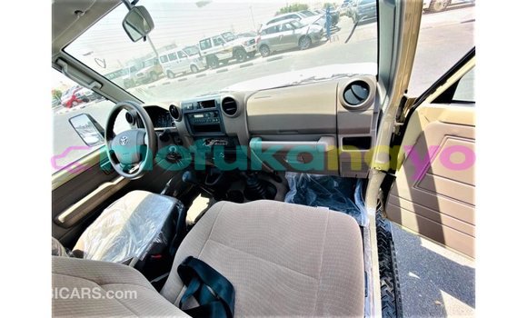 Buy Import Toyota Land Cruiser Beige Car in Import - Dubai in Bandundu Buy Import Toyota Land Cruiser Beige Car in Import - Dubai in Bandundu
