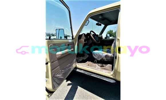 Buy Import Toyota Land Cruiser Beige Car in Import - Dubai in Bandundu Buy Import Toyota Land Cruiser Beige Car in Import - Dubai in Bandundu