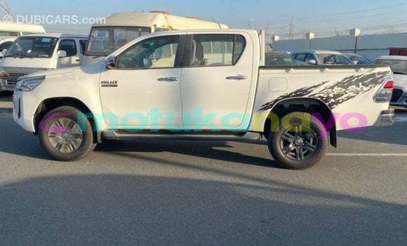 Buy Import Toyota Hilux White Car in Import - Dubai in Bandundu Buy Import Toyota Hilux White Car in Import - Dubai in Bandundu
