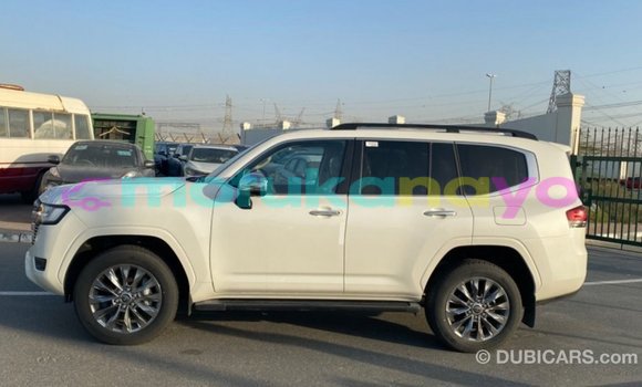 Buy Import Toyota Land Cruiser White Car in Import - Dubai in Bandundu Buy Import Toyota Land Cruiser White Car in Import - Dubai in Bandundu