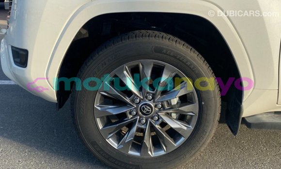 Buy Import Toyota Land Cruiser White Car in Import - Dubai in Bandundu Buy Import Toyota Land Cruiser White Car in Import - Dubai in Bandundu