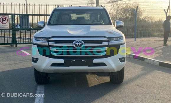 Buy Import Toyota Land Cruiser White Car in Import - Dubai in Bandundu Buy Import Toyota Land Cruiser White Car in Import - Dubai in Bandundu