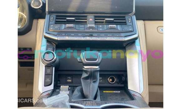 Buy Import Toyota Land Cruiser White Car in Import - Dubai in Bandundu Buy Import Toyota Land Cruiser White Car in Import - Dubai in Bandundu