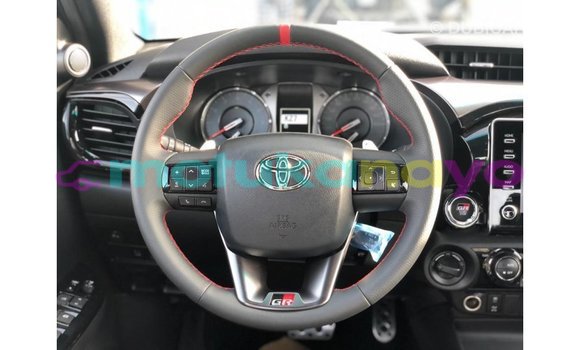 Acheter Import Voiture Toyota Hilux Noir à Import - Dubai, Bandundu Acheter Import Voiture Toyota Hilux Noir à Import - Dubai, Bandundu