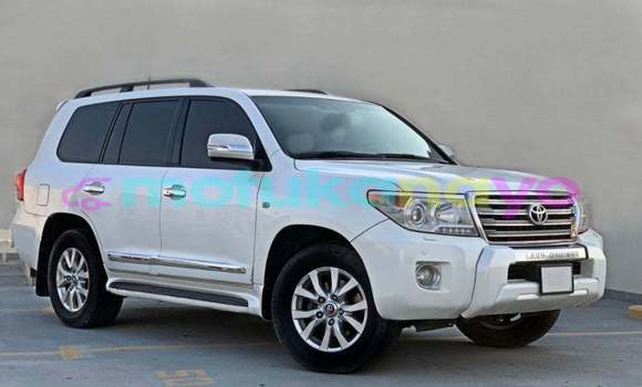 Buy Import Toyota Land Cruiser White Car in Import - Dubai in Bandundu Buy Import Toyota Land Cruiser White Car in Import - Dubai in Bandundu