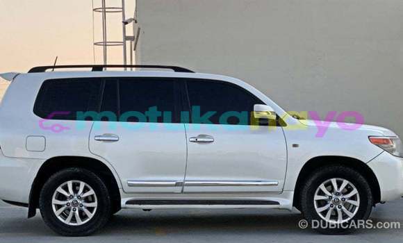 Buy Import Toyota Land Cruiser White Car in Import - Dubai in Bandundu Buy Import Toyota Land Cruiser White Car in Import - Dubai in Bandundu
