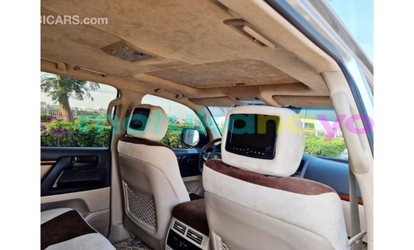 Buy Import Toyota Land Cruiser Other Car in Import - Dubai in Bandundu Buy Import Toyota Land Cruiser Other Car in Import - Dubai in Bandundu