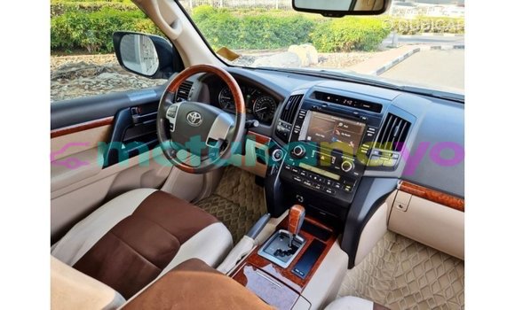 Buy Import Toyota Land Cruiser Other Car in Import - Dubai in Bandundu Buy Import Toyota Land Cruiser Other Car in Import - Dubai in Bandundu