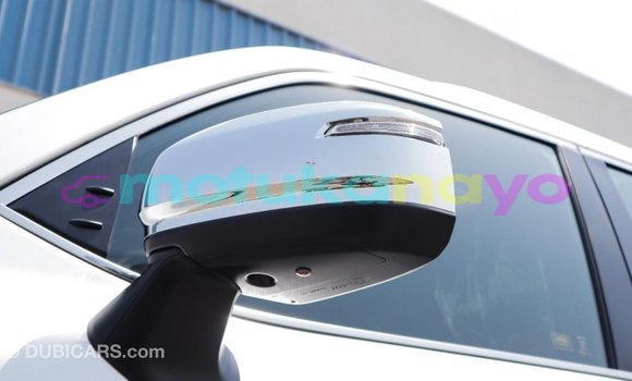 Buy Import Toyota Land Cruiser White Car in Import - Dubai in Bandundu Buy Import Toyota Land Cruiser White Car in Import - Dubai in Bandundu